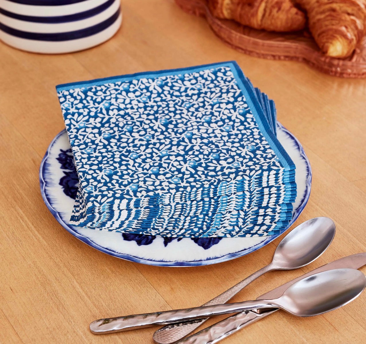 Land & Shore Bud Blue paper napkins